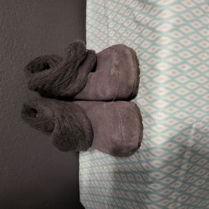 Womens bearpaw boots.